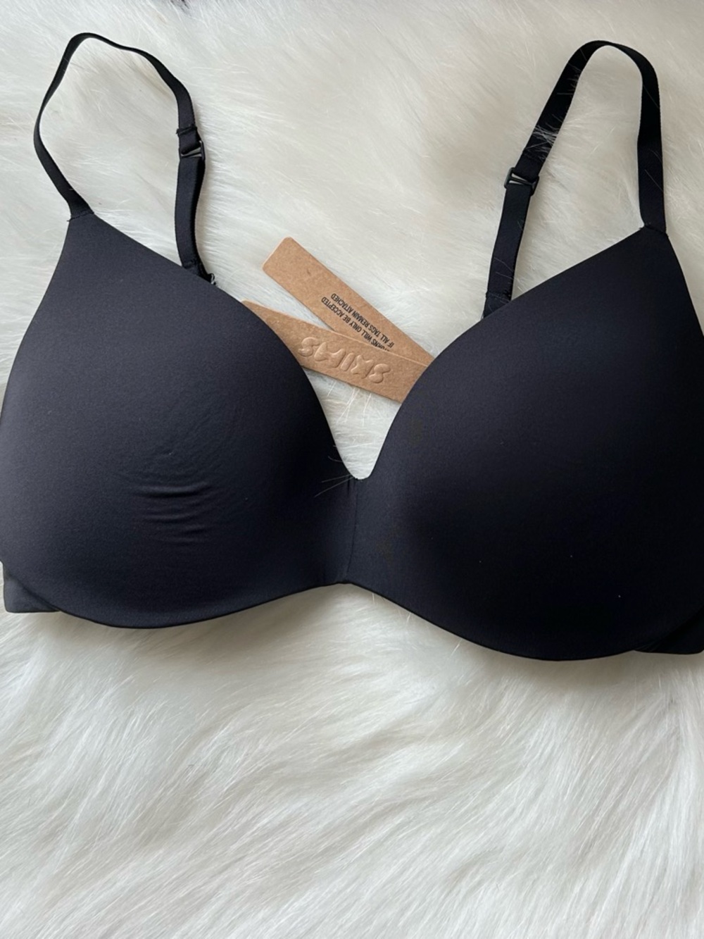 SKIMS Wireless Form Push-up Plunge Bra 32D BR-WRL-1891